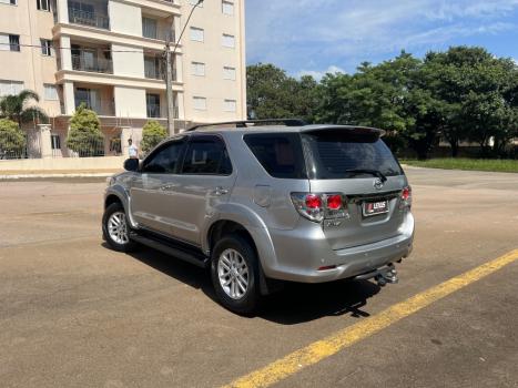 TOYOTA Hilux SW4 3.0 16V 4P SRV 4X4 TURBO DIESEL AUTOMTICO, Foto 4