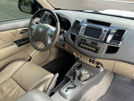 TOYOTA Hilux SW4 3.0 16V 4P SRV 4X4 7 LUGARES TURBO DIESEL AUTOMTICO, Foto 16