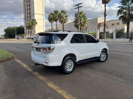 TOYOTA Hilux SW4 3.0 16V 4P SRV 4X4 7 LUGARES TURBO DIESEL AUTOMTICO, Foto 4