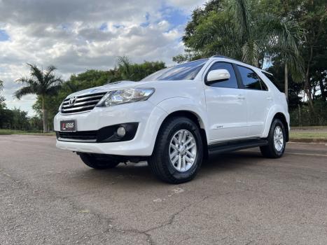 TOYOTA Hilux SW4 3.0 16V 4P SRV 4X4 7 LUGARES TURBO DIESEL AUTOMTICO, Foto 3