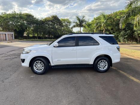 TOYOTA Hilux SW4 3.0 16V 4P SRV 4X4 7 LUGARES TURBO DIESEL AUTOMTICO, Foto 8