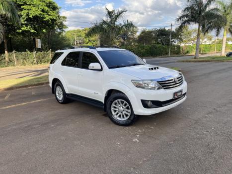 TOYOTA Hilux SW4 3.0 16V 4P SRV 4X4 7 LUGARES TURBO DIESEL AUTOMTICO, Foto 2