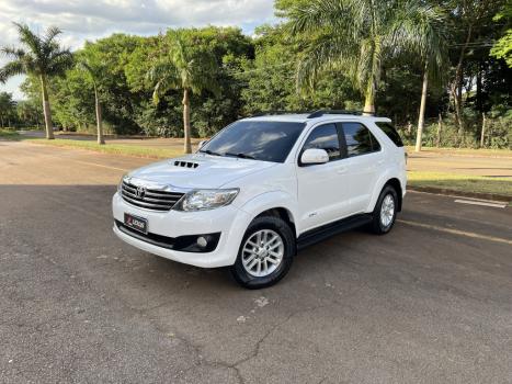 TOYOTA Hilux SW4 3.0 16V 4P SRV 4X4 7 LUGARES TURBO DIESEL AUTOMTICO, Foto 1