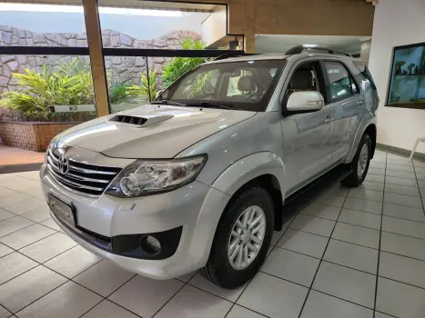 TOYOTA Hilux SW4 3.0 16V 4P SRV 4X4 TURBO DIESEL AUTOMTICO, Foto 1