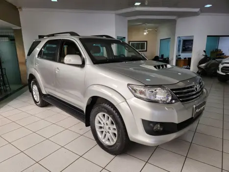 TOYOTA Hilux SW4 3.0 16V 4P SRV 4X4 TURBO DIESEL AUTOMTICO, Foto 3