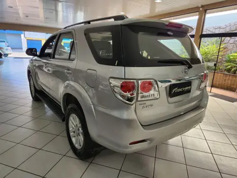TOYOTA Hilux SW4 3.0 16V 4P SRV 4X4 TURBO DIESEL AUTOMTICO, Foto 5