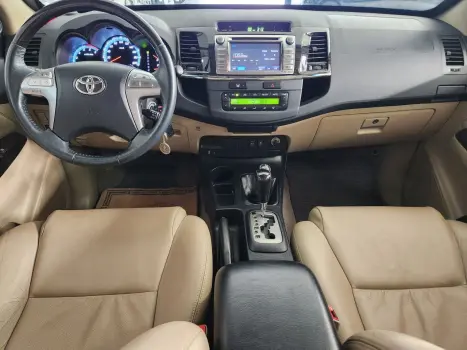 TOYOTA Hilux SW4 3.0 16V 4P SRV 4X4 TURBO DIESEL AUTOMTICO, Foto 7