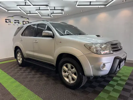 TOYOTA Hilux SW4 3.0 16V 4P SRV 4X4 7 LUGARES TURBO DIESEL AUTOMTICO, Foto 1