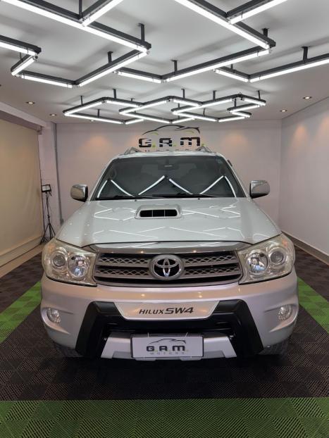 TOYOTA Hilux SW4 3.0 16V 4P SRV 4X4 7 LUGARES TURBO DIESEL AUTOMTICO, Foto 2