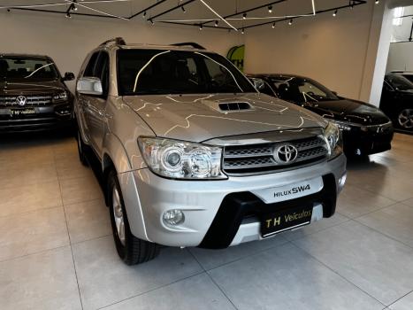 TOYOTA Hilux SW4 3.0 16V 4P SRV 4X4 7 LUGARES TURBO DIESEL AUTOMTICO, Foto 2
