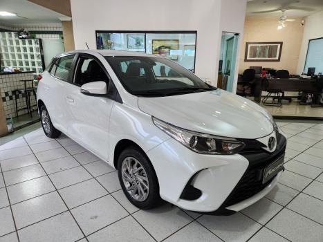 TOYOTA Yaris Hatch 1.5 16V 4P FLEX XS CONNECT MULTIDRIVE AUTOMTICO CVT, Foto 3