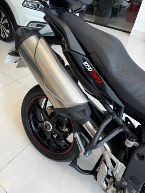 TRIUMPH Speed Triple 1050 R, Foto 13