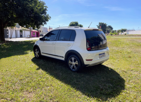 VOLKSWAGEN Cross UP 1.0 12V 4P TSI FLEX, Foto 4