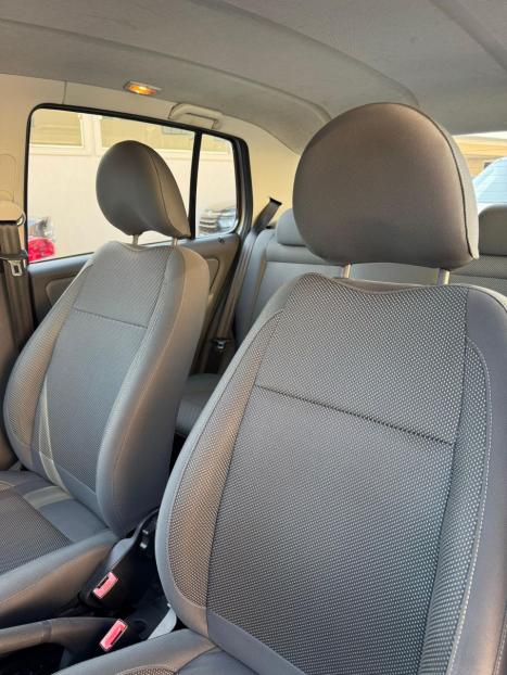 VOLKSWAGEN Fox 1.6 4P, Foto 8