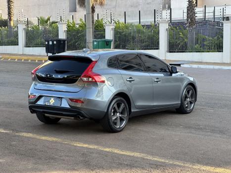 VOLVO V40 2.0 4P T4 KINETIC TURBO AUTOMTICO, Foto 2