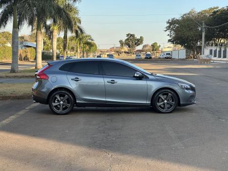 VOLVO V40 2.0 4P T4 KINETIC TURBO AUTOMTICO, Foto 3