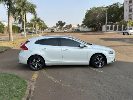 VOLVO V40 2.0 4P T5 R-DESIGN TURBO AUTOMTICO, Foto 2