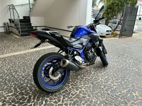 YAMAHA MT-03 300 ABS, Foto 6