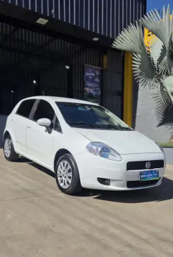 FIAT Punto 1.4 4P ATTRACTIVE FLEX