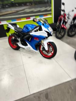 SUZUKI GSX-R 750 Srad 