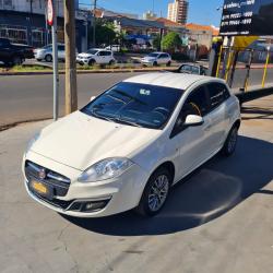 FIAT Bravo 1.8 16V 4P FLEX ESSENCE DUALOGIC AUTOMATIZADO