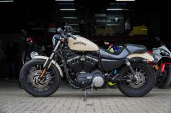 HARLEY DAVIDSON Sportster XL 883 IRON