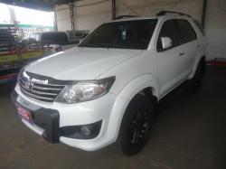 TOYOTA Hilux SW4 3.0 16V 4P SR 4X4 TURBO DIESEL AUTOMTICO