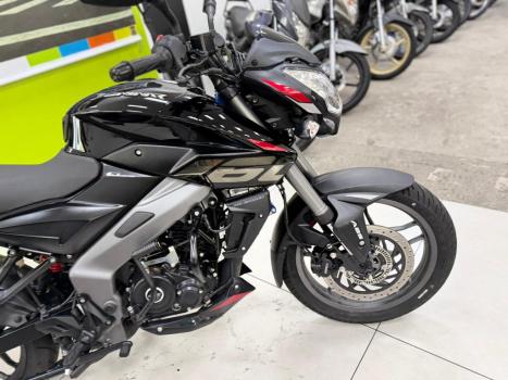 BAJAJ Dominar 160 , Foto 3
