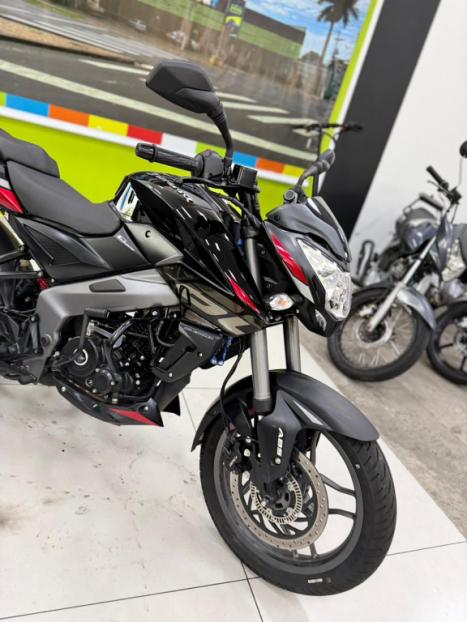 BAJAJ Dominar 160 , Foto 4