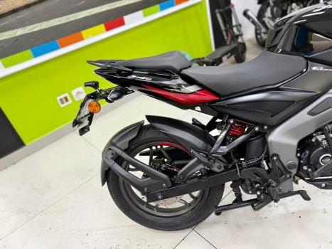 BAJAJ Dominar 160 , Foto 6