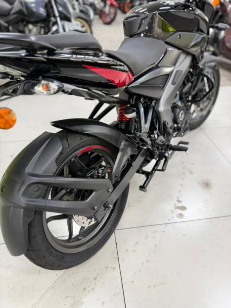 BAJAJ Dominar 160 , Foto 7