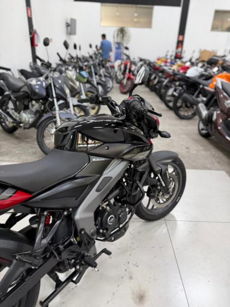 BAJAJ Dominar 160 , Foto 10