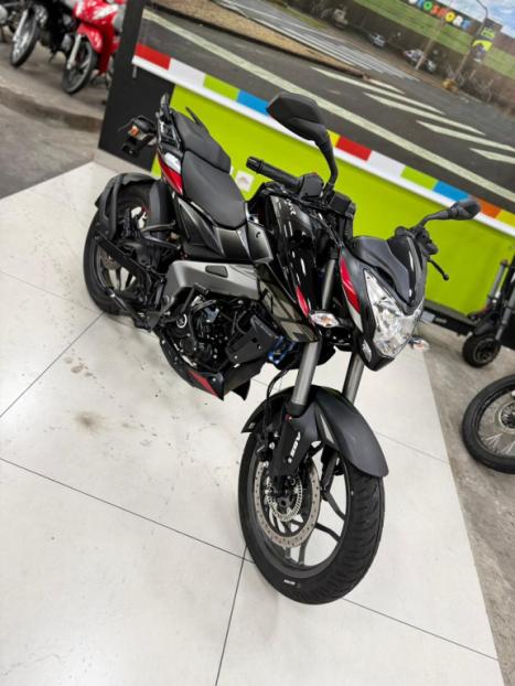 BAJAJ Dominar 160 , Foto 12