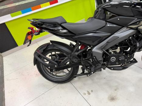 BAJAJ Dominar 160 , Foto 5