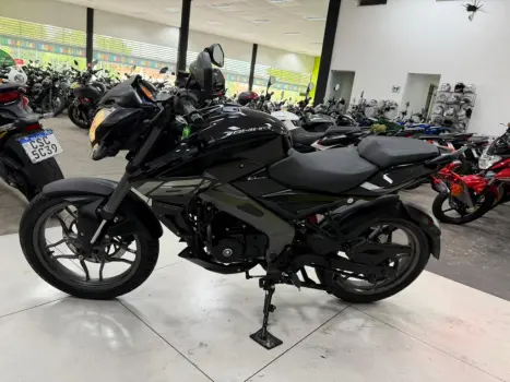 BAJAJ Dominar 160 , Foto 10
