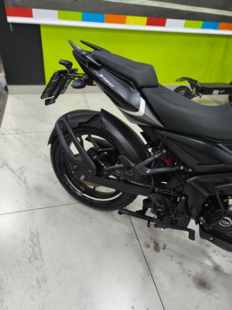 BAJAJ Dominar 160 , Foto 5