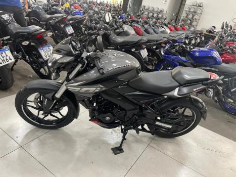 BAJAJ Dominar 200 , Foto 4