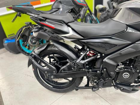 BAJAJ Dominar 200 , Foto 7