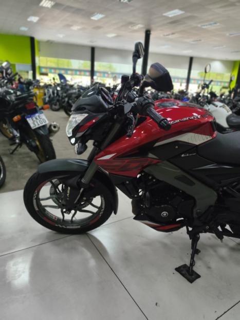 BAJAJ Dominar 200 , Foto 5