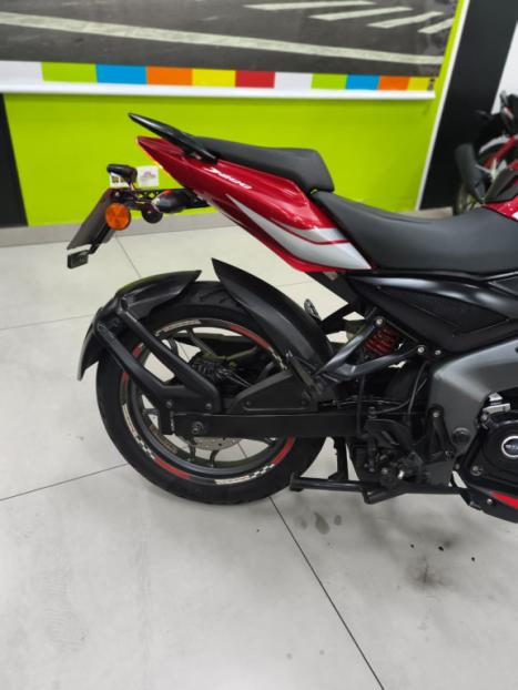 BAJAJ Dominar 200 , Foto 10