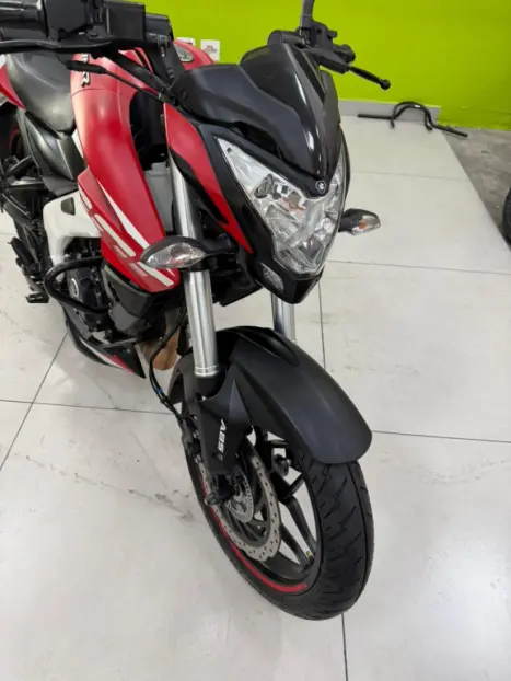 BAJAJ Dominar 200 , Foto 7