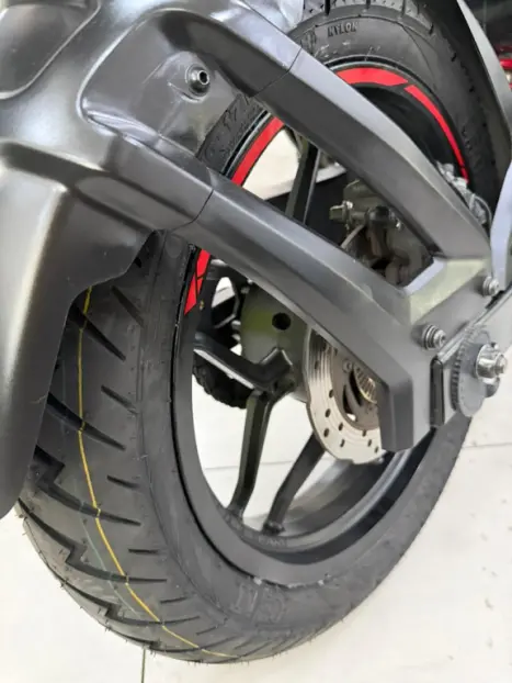 BAJAJ Dominar 200 , Foto 8