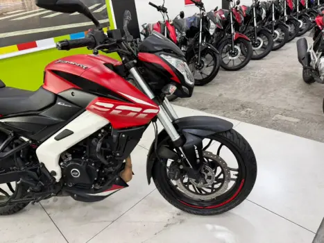 BAJAJ Dominar 200 , Foto 14