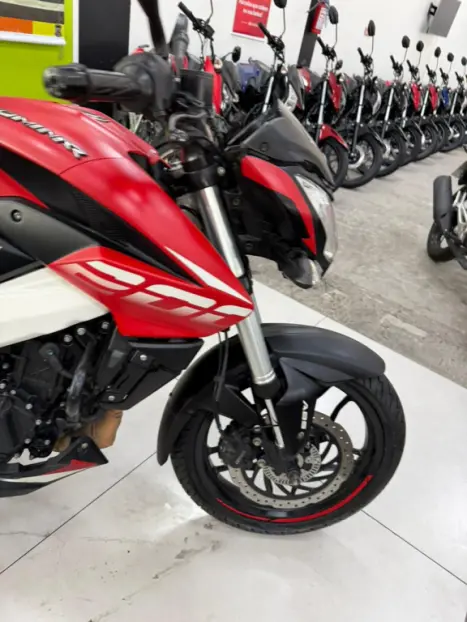 BAJAJ Dominar 200 , Foto 17