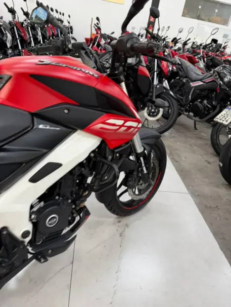 BAJAJ Dominar 200 , Foto 18