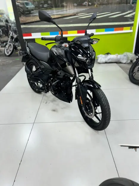 BAJAJ Pulsar 150 , Foto 3