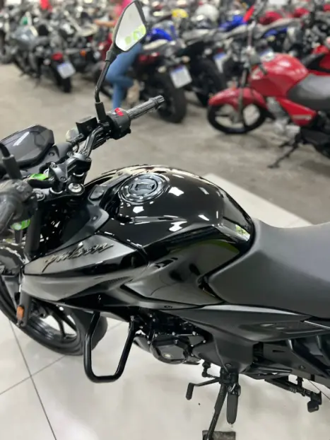 BAJAJ Pulsar 150 , Foto 13