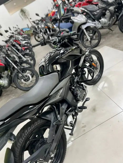 BAJAJ Pulsar 150 , Foto 14