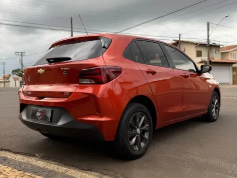 CHEVROLET Onix Hatch 1.0 12V 4P FLEX LTZ TURBO, Foto 9