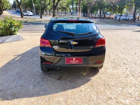 CHEVROLET Onix Hatch 1.4 4P FLEX LTZ, Foto 8 CHEVROLET Onix Hatch 1.4 4P FLEX LTZ, Foto 8